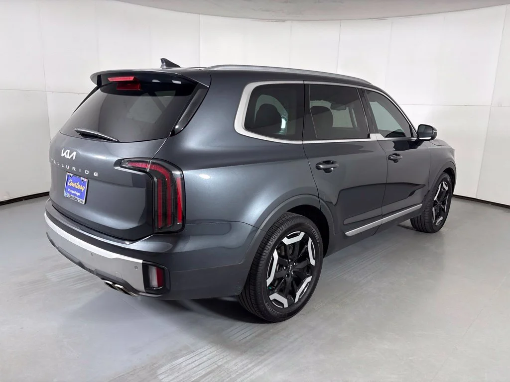 Used 2024 Gray Kia EX image 8