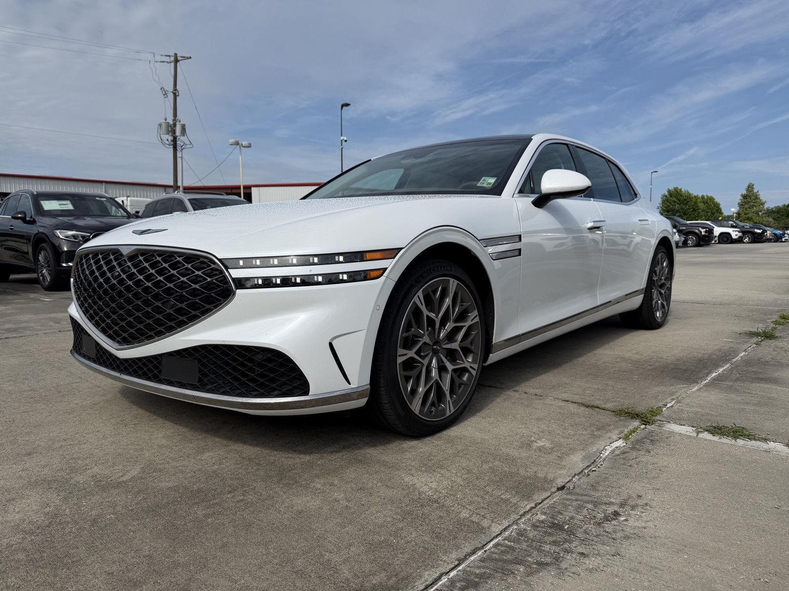 Used 2025 Uyuni White Genesis 3.5T e-SC image 3