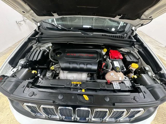 Used 2019 White Jeep Latitude image 18