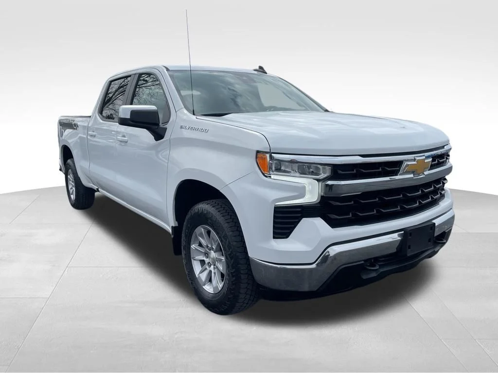Used 2023 White Chevrolet LT image 7