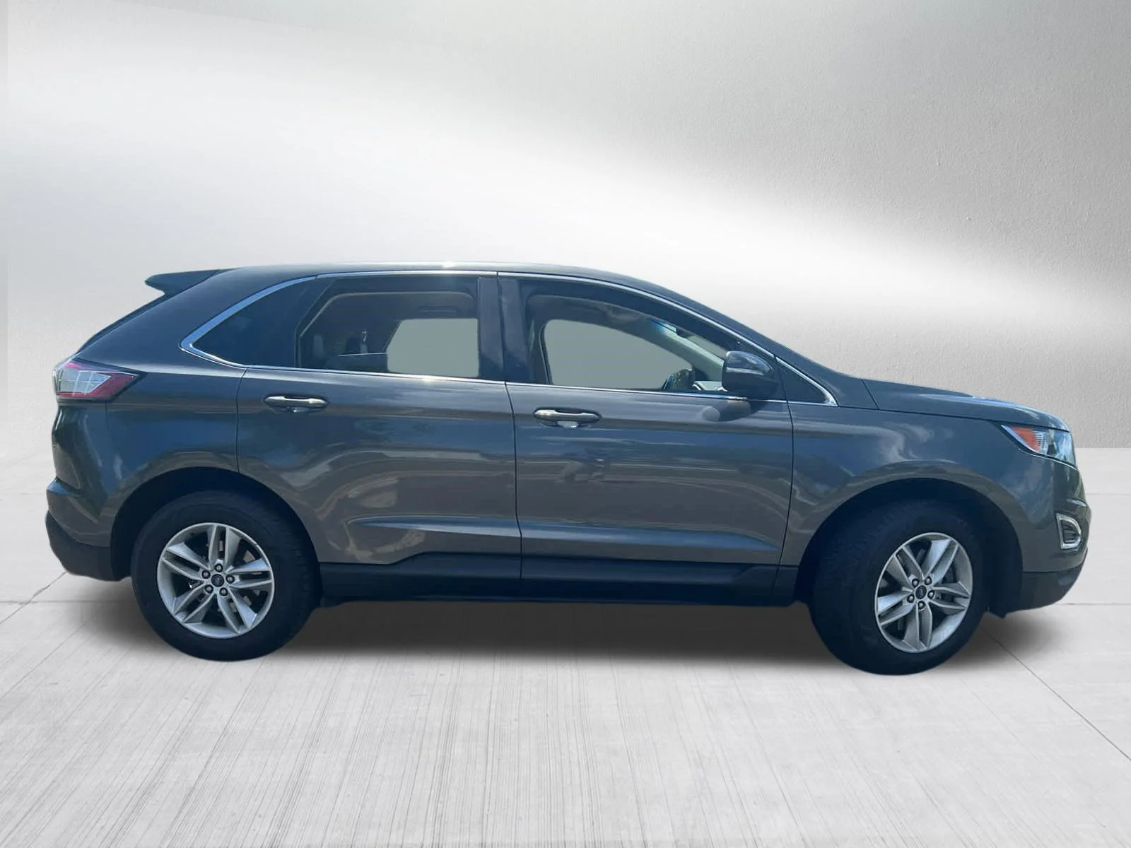 Used 2015 Magnetic Metallic Ford SEL image 8