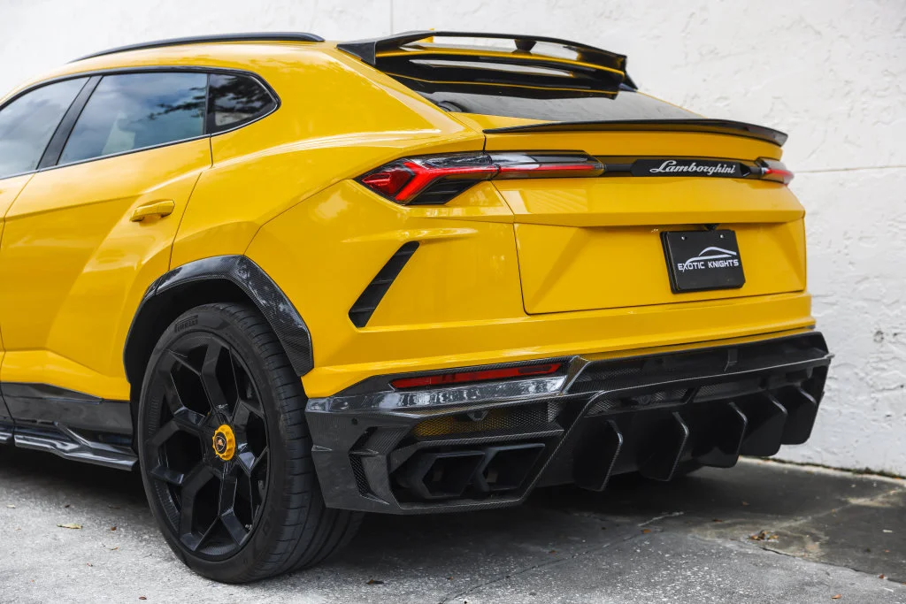 Used 2019 Yellow Lamborghini Base image 18