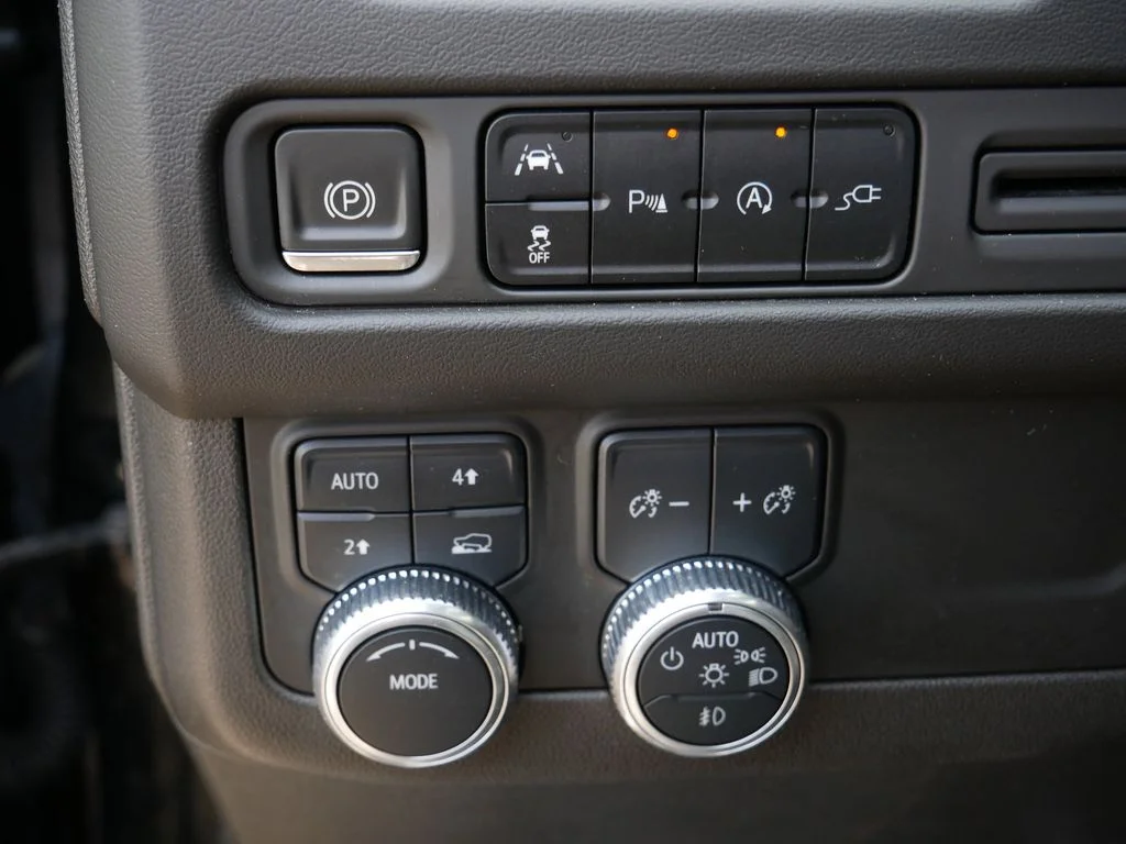 Used 2021 Black GMC SLT image 16
