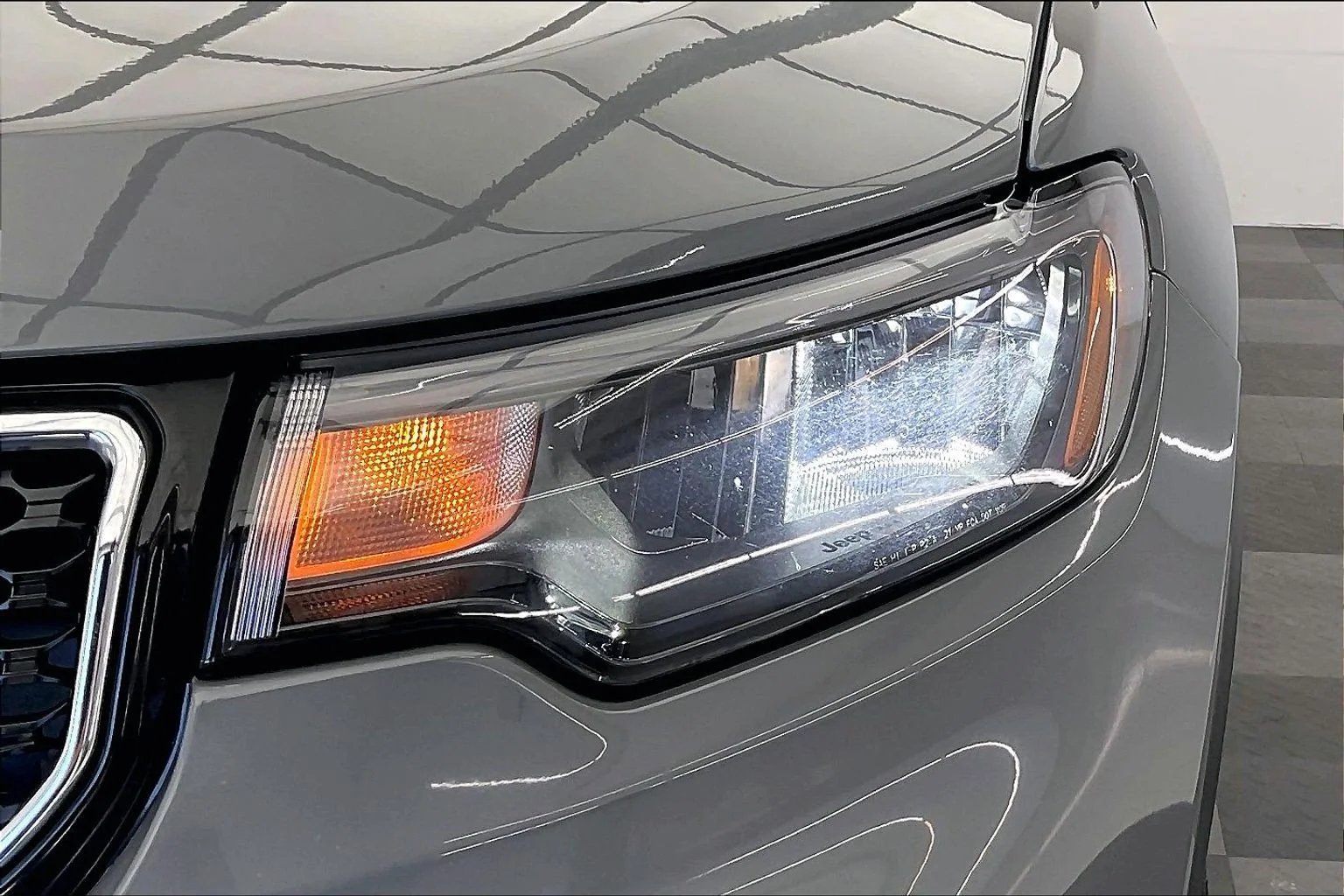 Used 2024 Sting-Gray Clearcoat Jeep Limited image 28