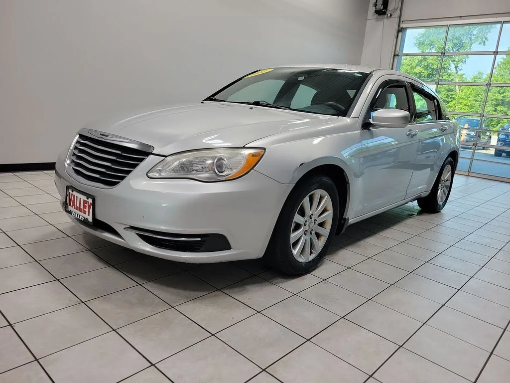 Used 2012 Silver Chrysler Touring image 7