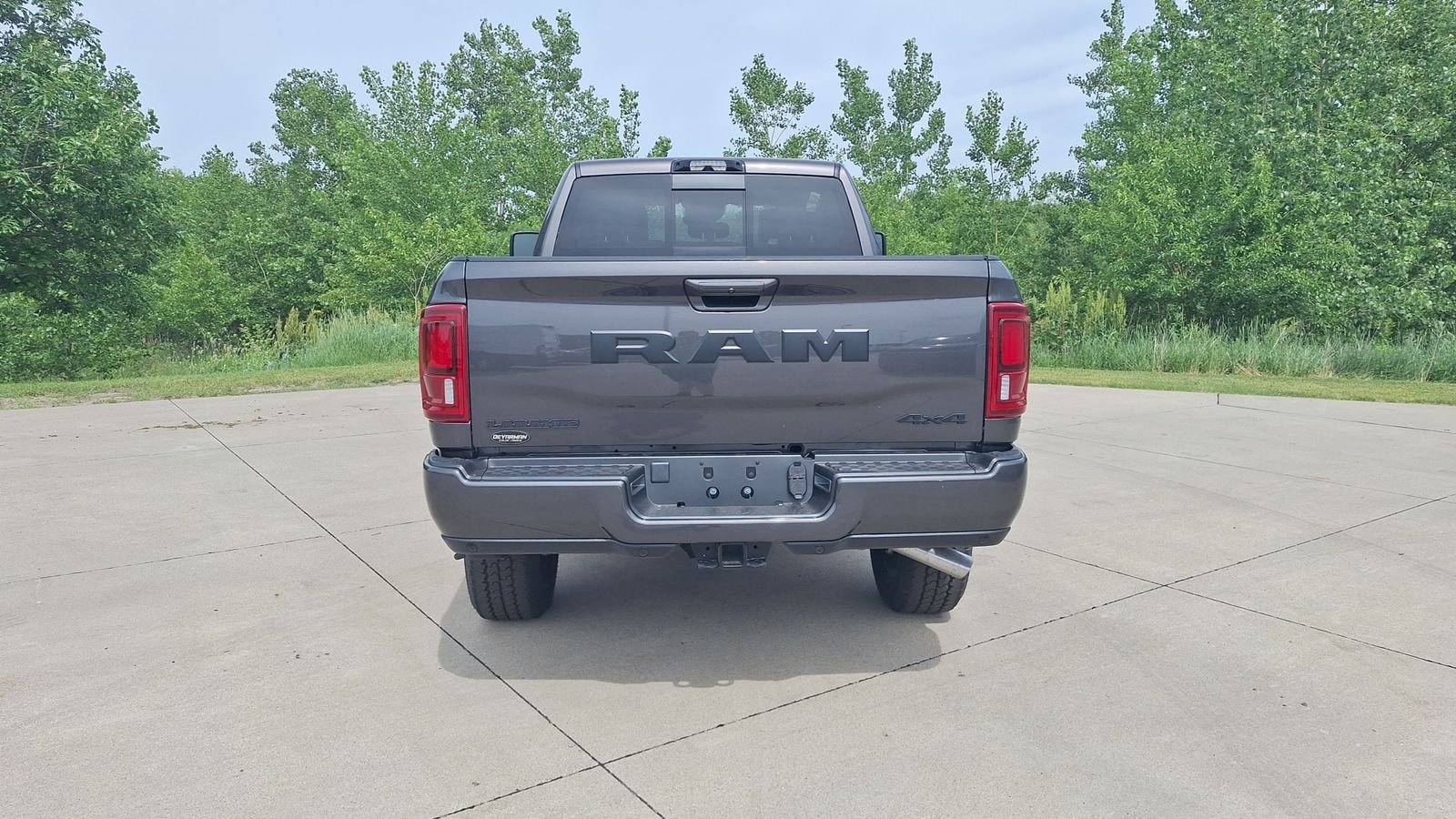New 2026 Granite Crystal Metallic Clear-Coat Exterior Paint RAM Laramie image 4