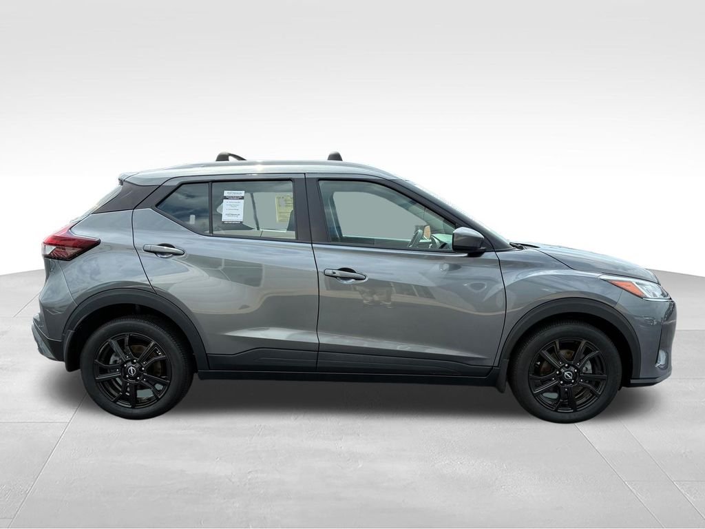 Used 2023 Gray Nissan SV image 5