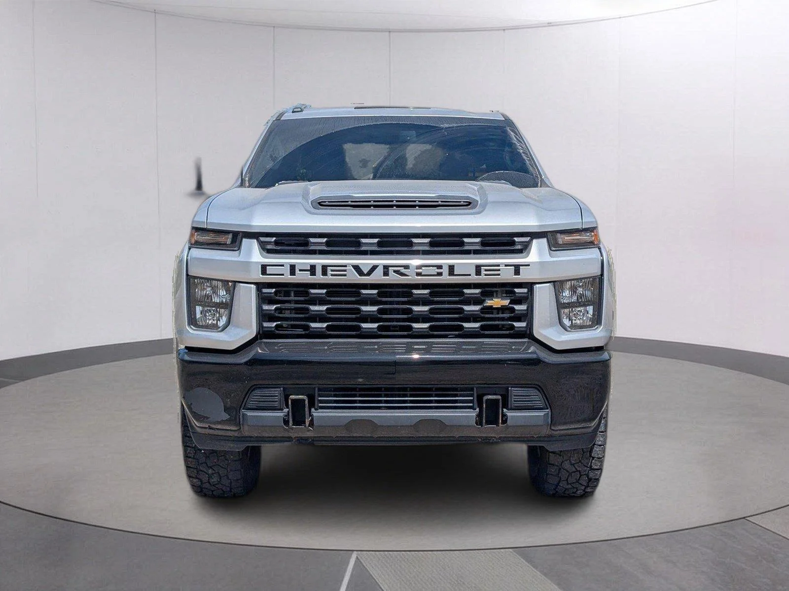 Used 2022 SILVER ICE METALLIC Chevrolet Custom image 10