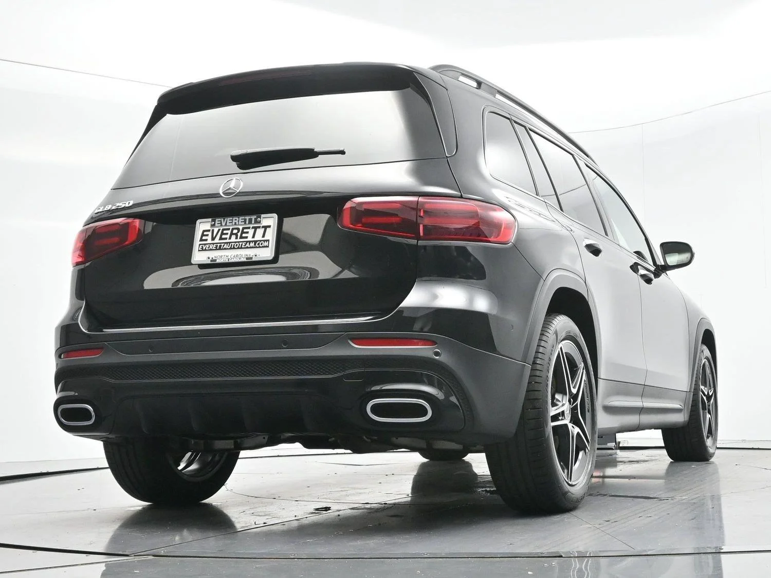 Used 2024 Black Mercedes-Benz GLB 250 image 48