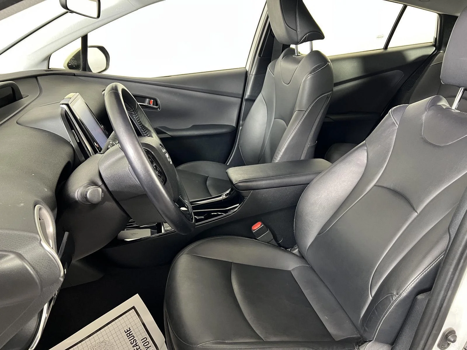 Used 2022 Wind Chill Pearl Toyota XLE image 11