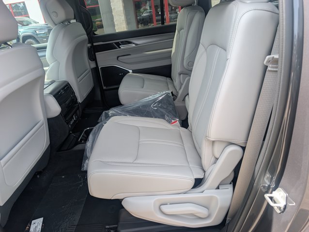 New 2026 Baltic-Gray Metallic Clear-Coat Exterior Paint Jeep Limited Altitude image 11