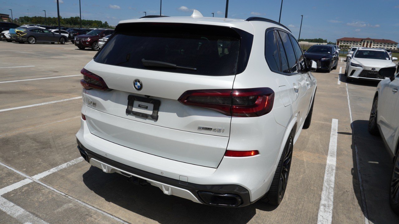 Used 2022 White BMW sDrive40i image 6
