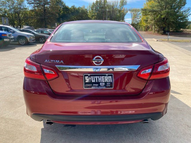 Used 2017 Red Nissan 2.5 S image 9