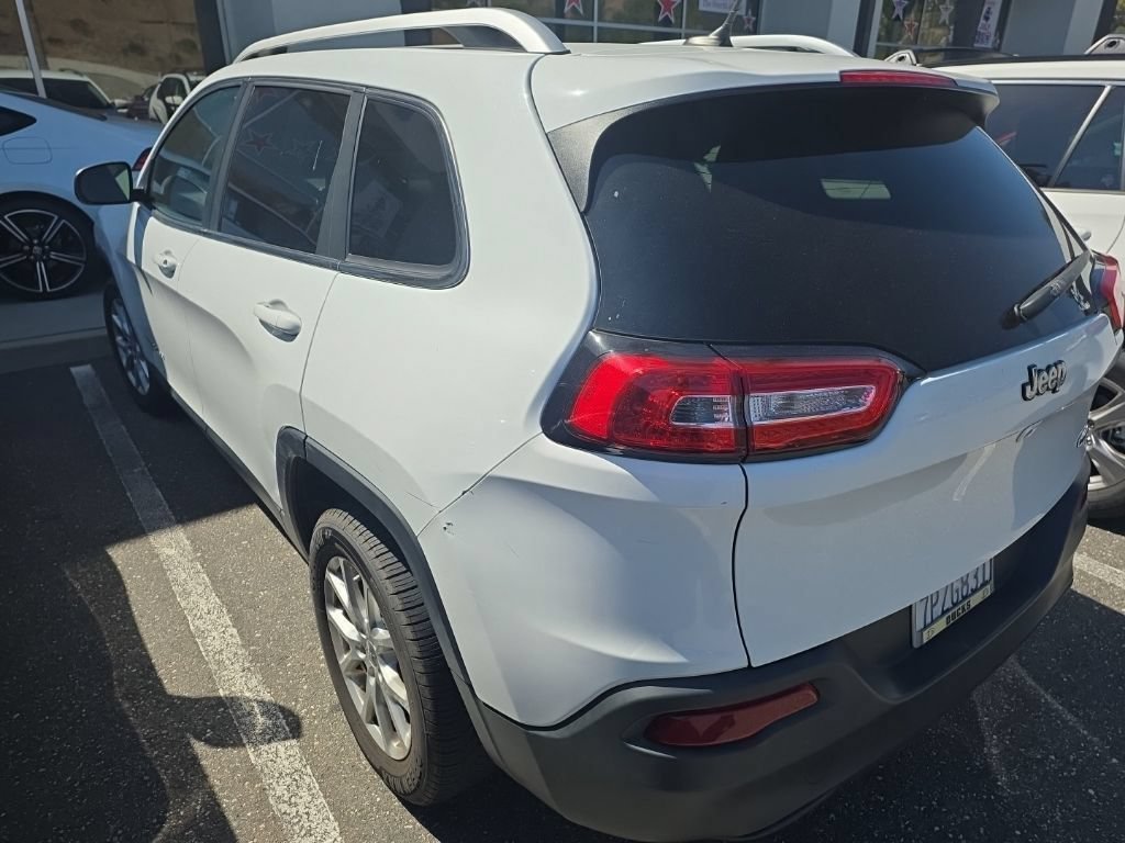 Used 2016 Bright White Clearcoat Jeep Latitude image 7