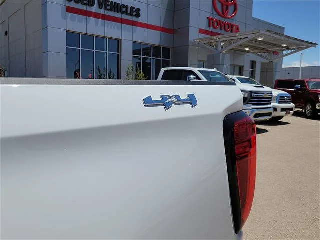 Used 2025 Summit White GMC Pro 4x4 Crew Cab 6.6 ft. box 157 in. WB image 3
