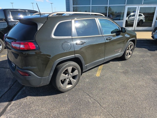 Used 2016 Recon Green Clearcoat Jeep Latitude image 12