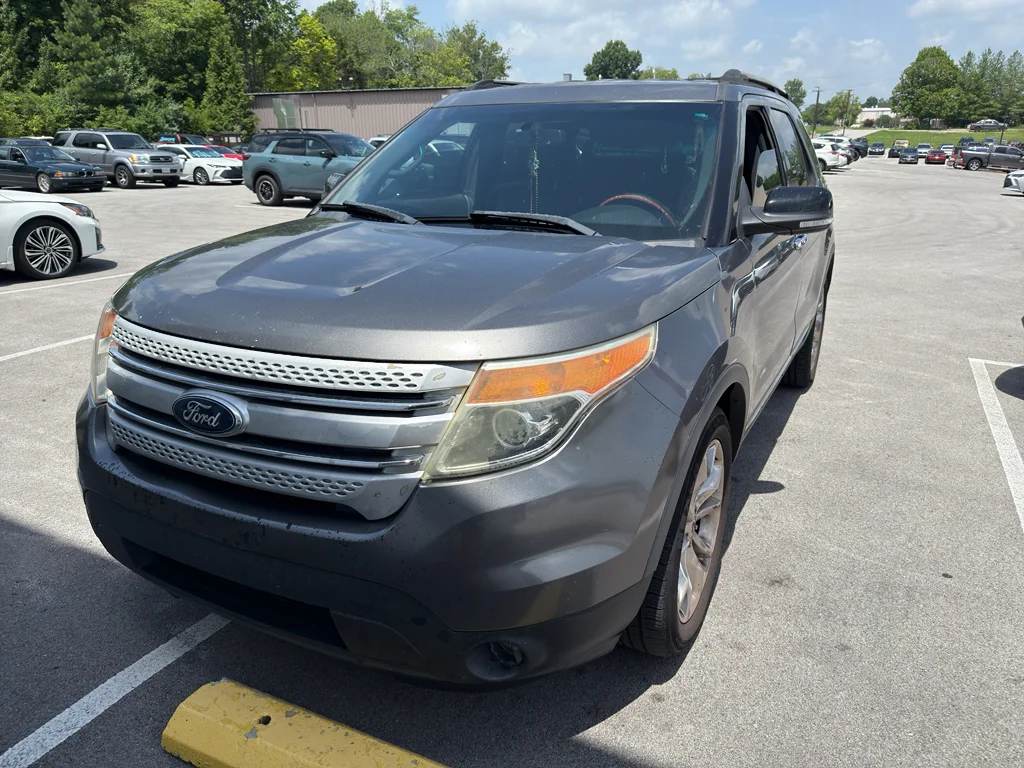 Used 2014 Sterling Gray Metallic Ford XLT image 1
