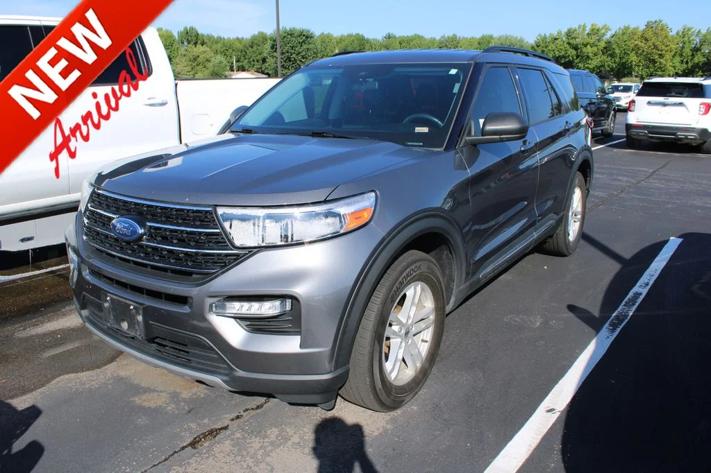 Used 2021 Gray Metallic Ford XLT image 1