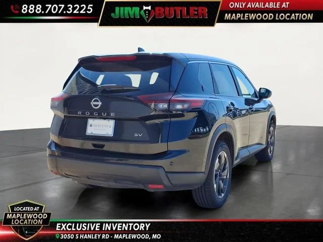 Used 2024  Nissan SV image 4