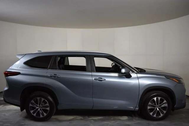 2023 Toyota Highlander XLE - Photo 11