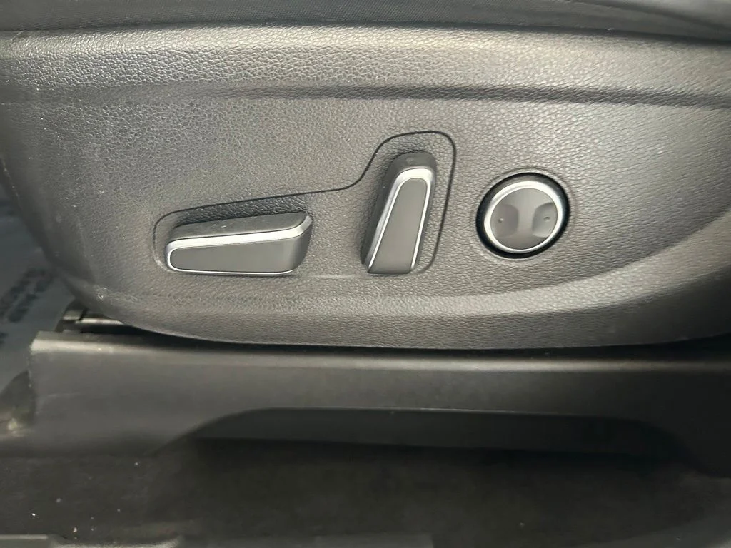 Used 2025 Gray Hyundai SEL image 35