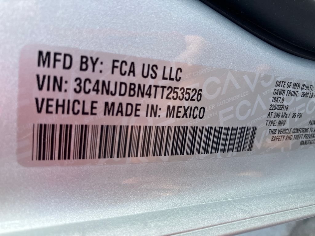 New 2026 Silver Zynith Metallic Clear-Coat Exterior Paint Jeep Latitude image 32