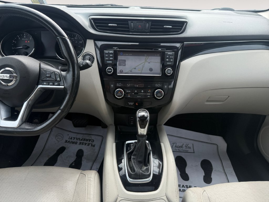 Used 2018 White Nissan SL image 11