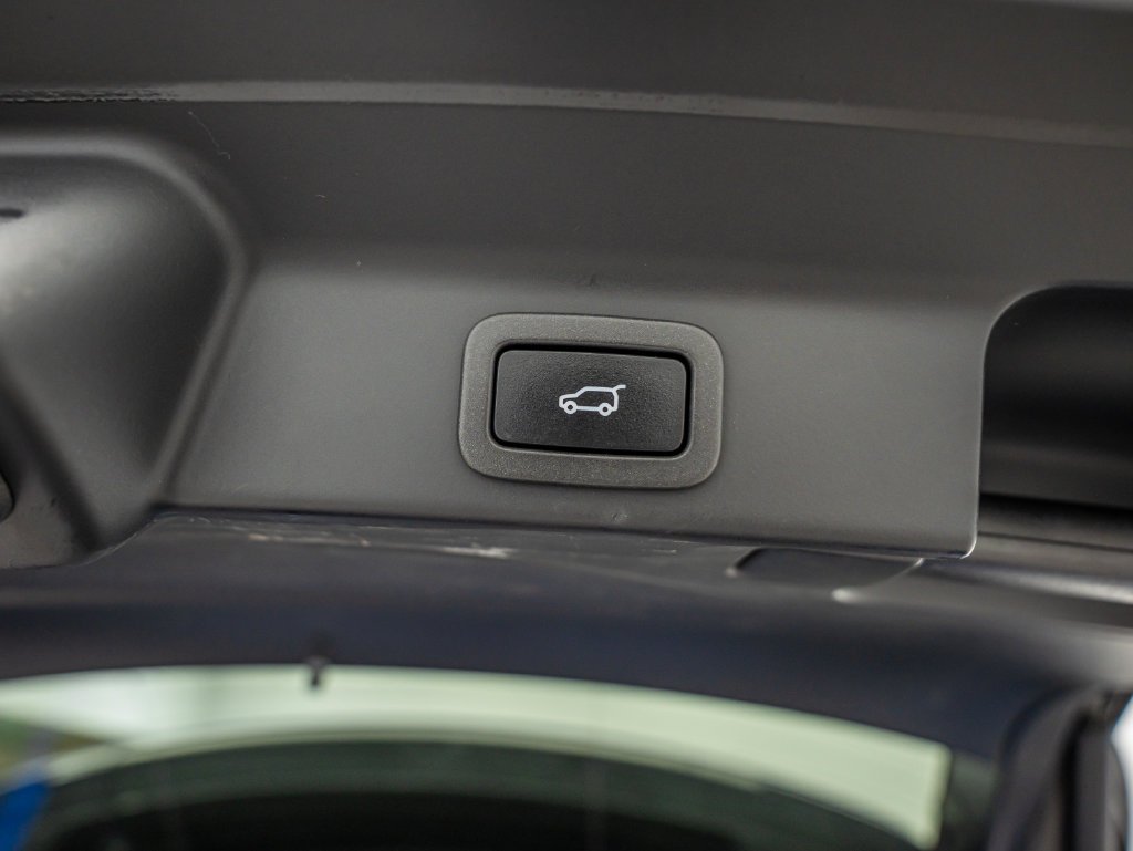Used 2019 Caesium Blue Metallic Jaguar 30t R-Sport image 39