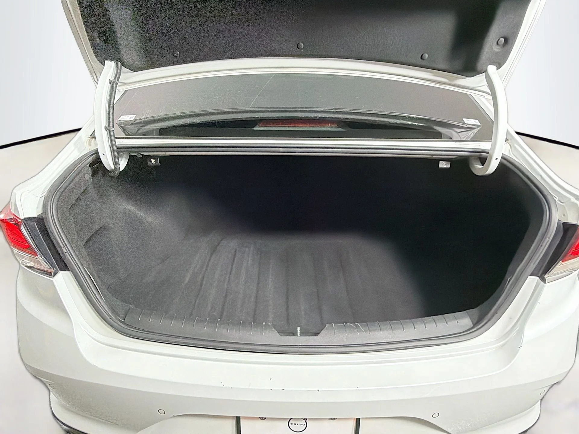 Used 2019 White Hyundai Limited image 28