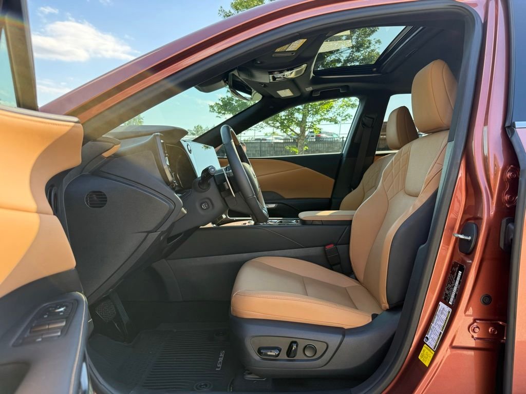 2025 Lexus RX 350 - Photo 23