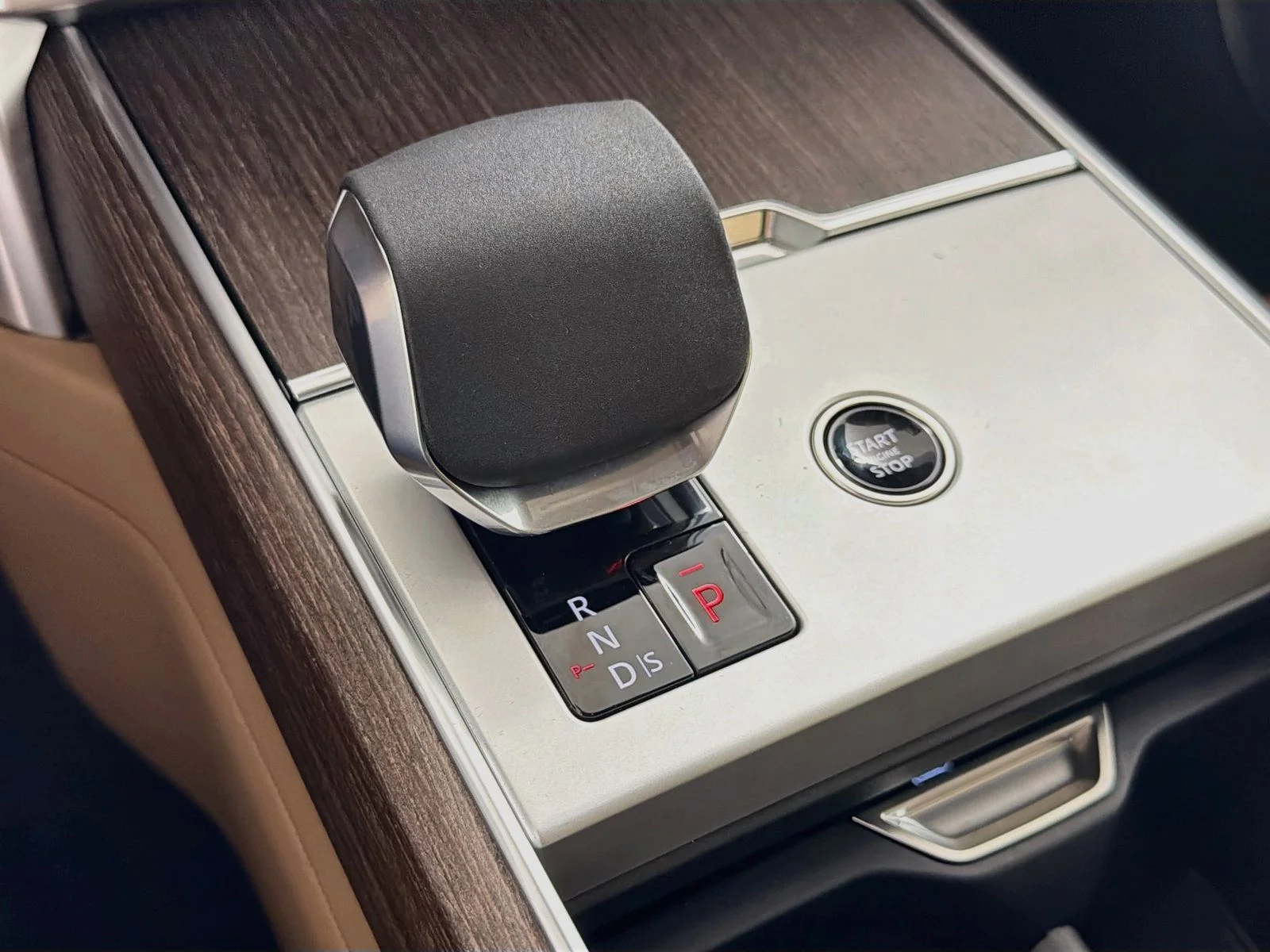 New 2026 Belgravia Green Land Rover SE image 16