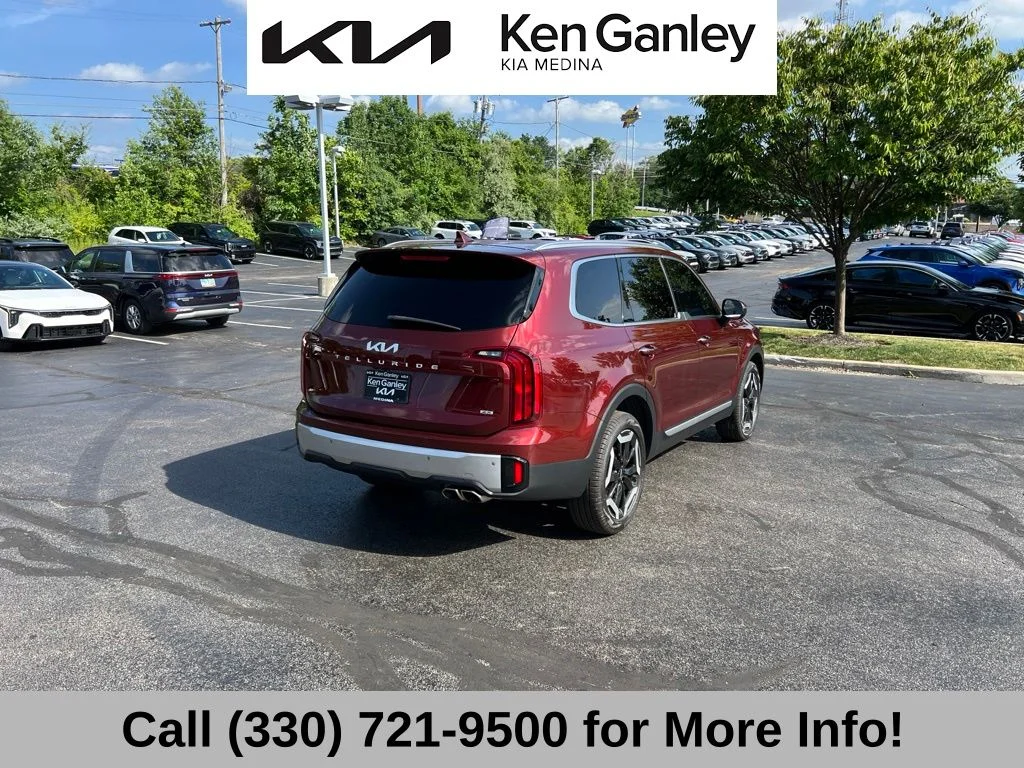 Used 2024 Red Kia S image 11