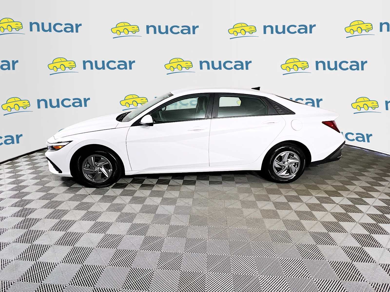Used 2025 Serenity White Hyundai SE image 4
