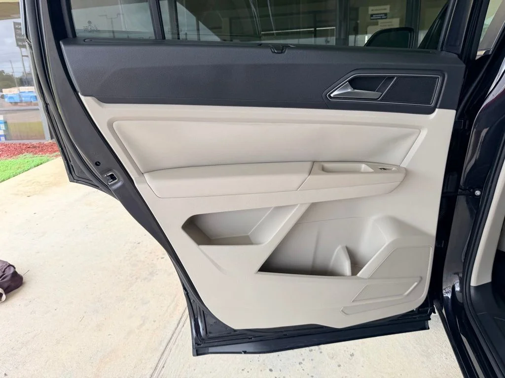 Used 2019 Black Volkswagen 3.6L V6 SE image 28