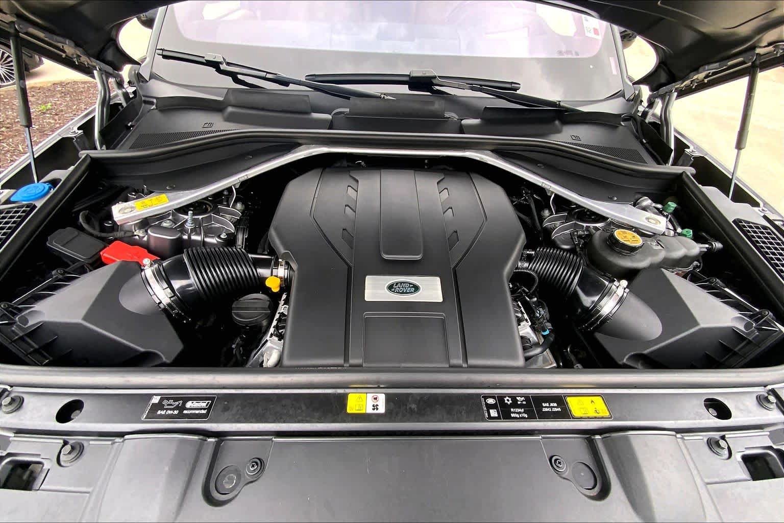 Used 2023 Eiger Grey Metallic Land Rover SE image 30
