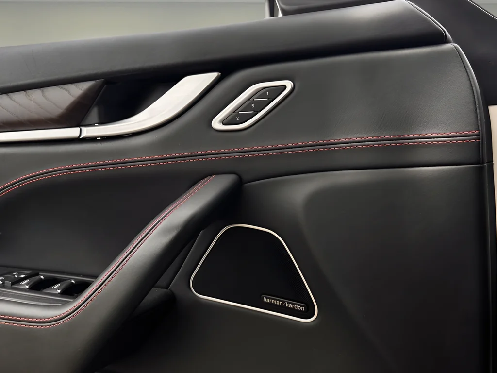Used 2017 Black Maserati S image 16