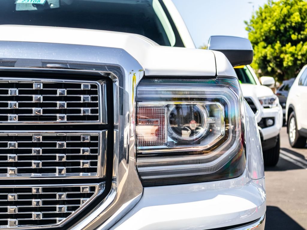 Used 2018 White GMC SLT image 4