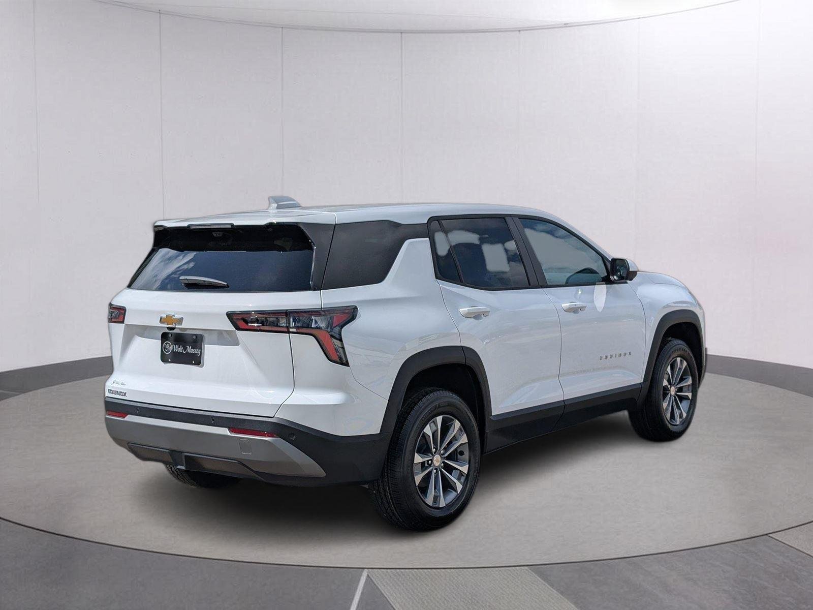 2027 Chevrolet Equinox LT - Photo 5