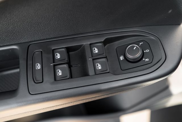 2025 Volkswagen Taos SE - Photo 15