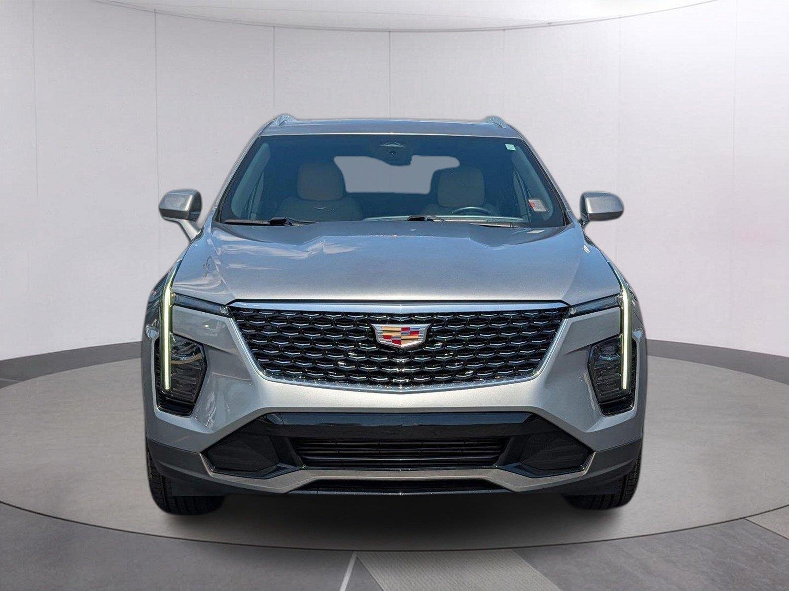 Used 2025 Argent Silver Metallic Cadillac FWD Premium Luxury image 8