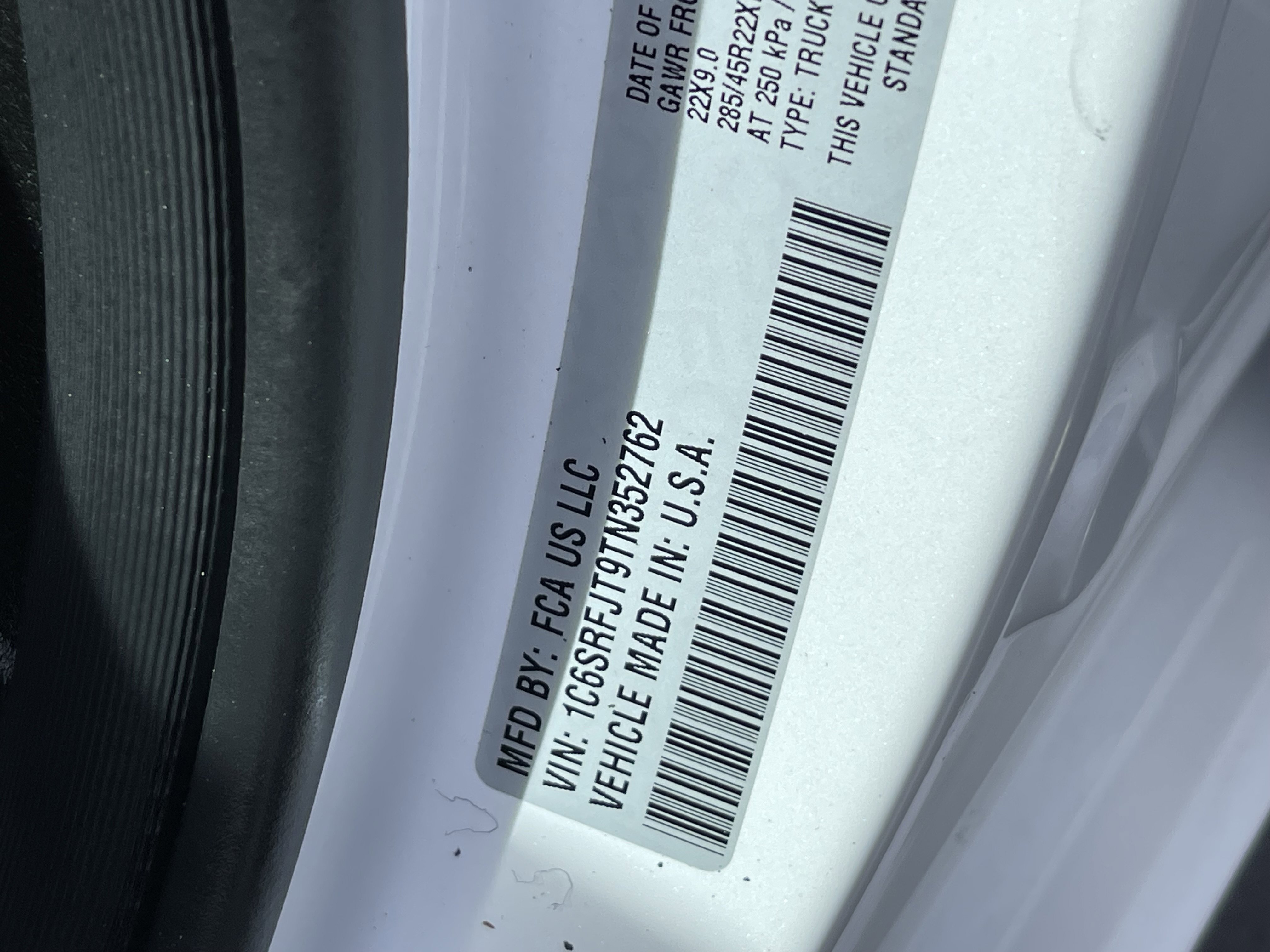 New 2026 Ivory White Tri-Coat Pearl-Coat Exterior Paint RAM Laramie image 43