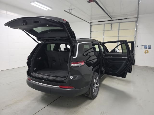 New 2026 Diamond Black Crystal Pearl-Coat Exterior Paint Jeep Limited image 11