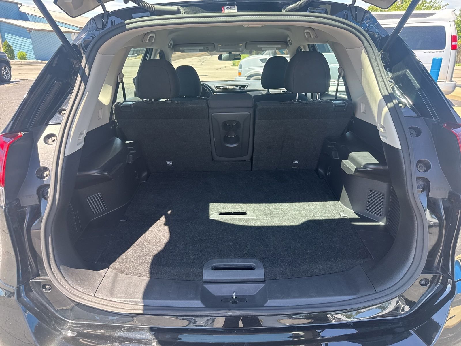 Used 2018  Nissan S image 19