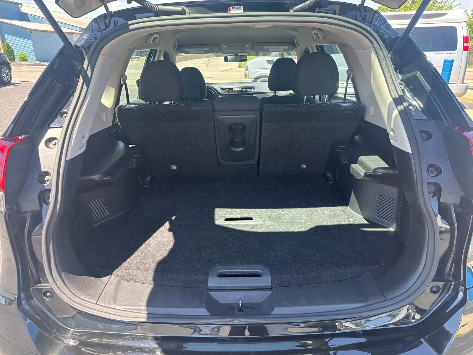 Used 2018  Nissan S image 19