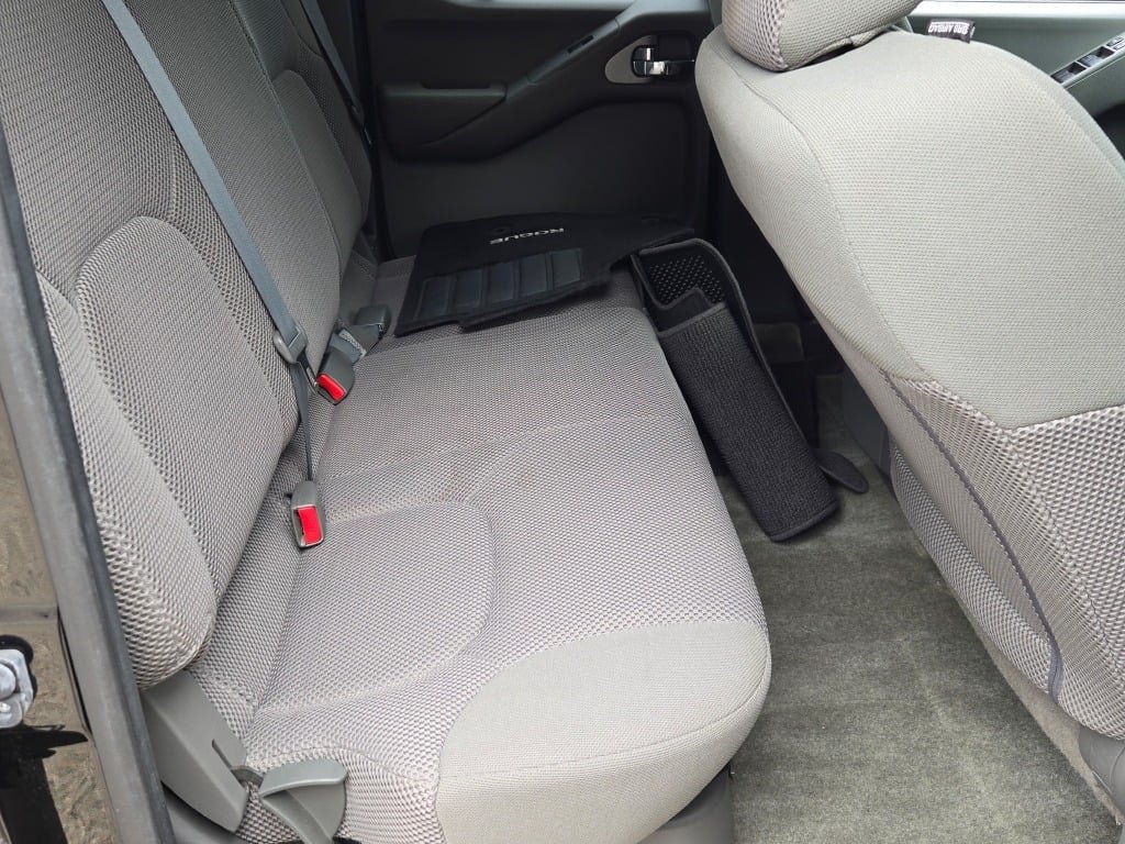 Used 2015 Black Nissan SV image 9