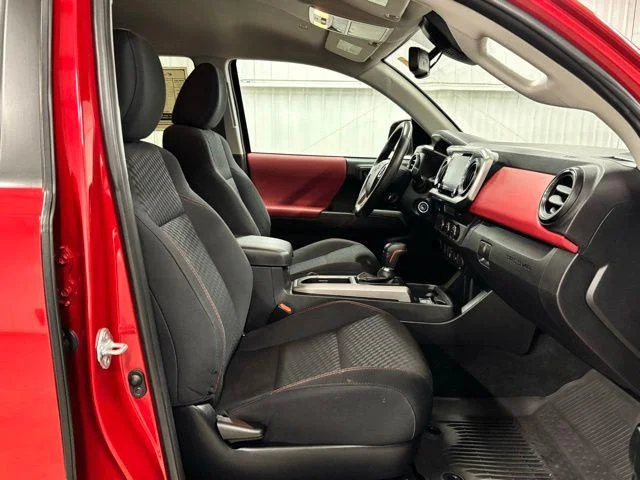 Used 2022 BARCELONA RED MET. Toyota  image 21