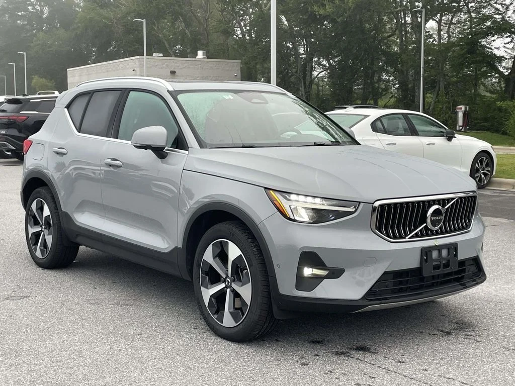 Certified Used 2025 Vapour Grey Volvo Plus image 1