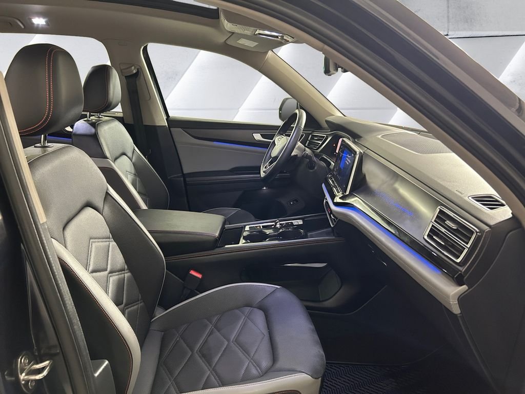 Used 2024  Volkswagen 2.0T Peak Edition SEL image 13