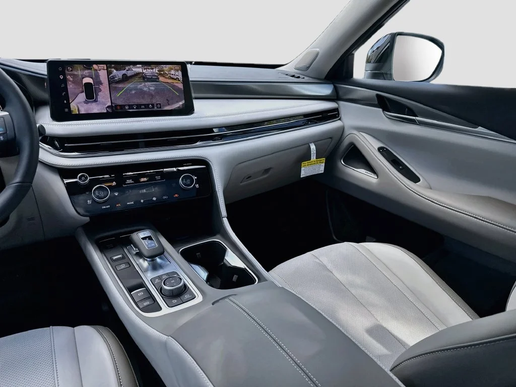 New 2027 White INFINITI LUXE image 25