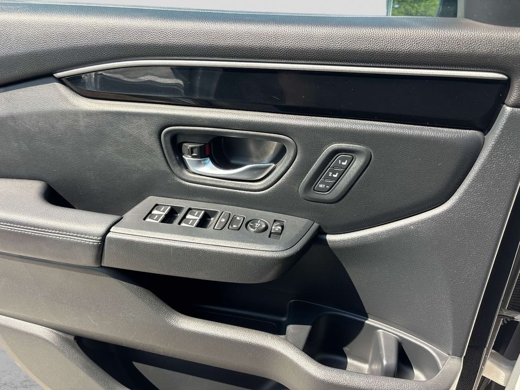 Used 2023 White Honda EX-L image 19